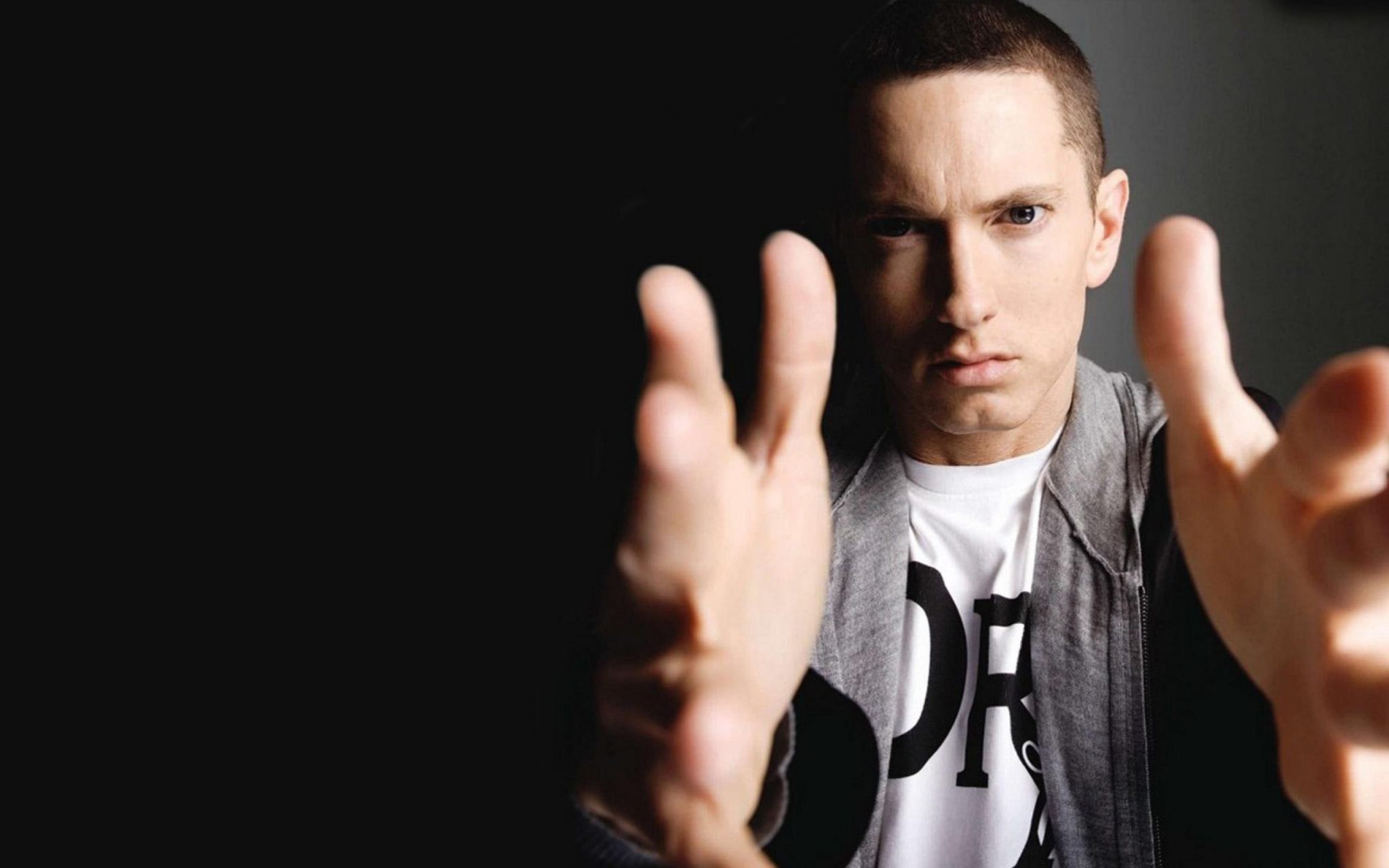 Eminem da pistas sobre “Walk On Water”