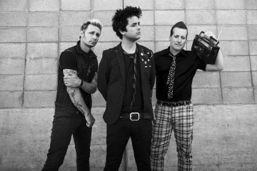 Green Day estudia el sueño americano en “Back In The USA”. Cusica Plus.