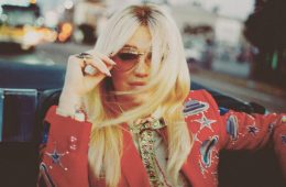 Kesha tocó “Learn To Let Go” y adapto a instrumentos el tema de Marshmello “Silence”. Cusica Plus.