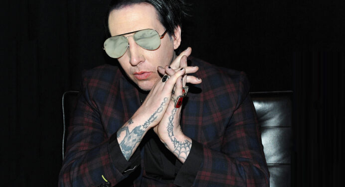 Marilyn Manson vuelve a los escenarios en silla de ruedas