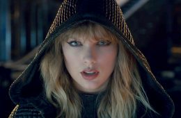 Taylor Swift amenaza con demandar a blog que la llamó Hitler. Cusica plus.