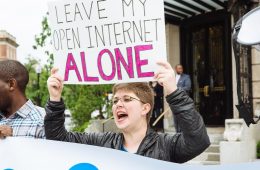 Tom Morello, Michael Stipe, Priest y otros se unen en apoyo a la neutralidad web. Cusica Plus.