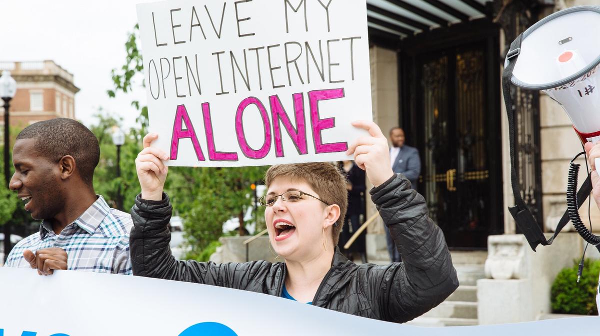 Tom Morello, Michael Stipe, Priest y otros se unen en apoyo a la neutralidad web. Cusica Plus.