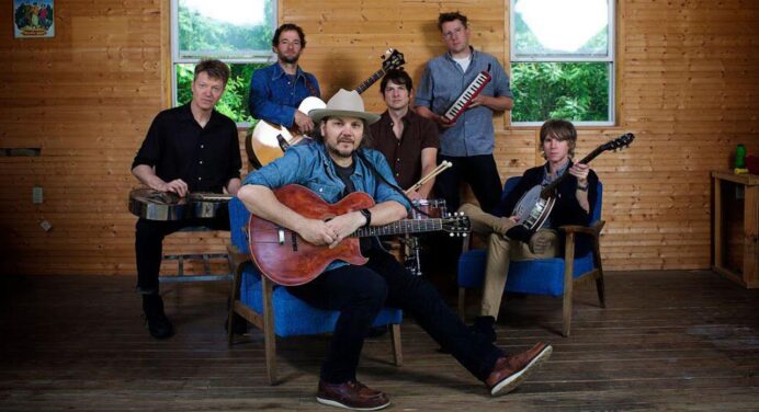 Wilco comparte en streaming las reediciones de ‘A.M.’ y ‘Being There’