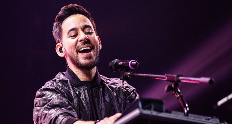 Mike Shinoda responde a sus fans acerca de hacer un holograma de Chester Bennington. cusica plus.