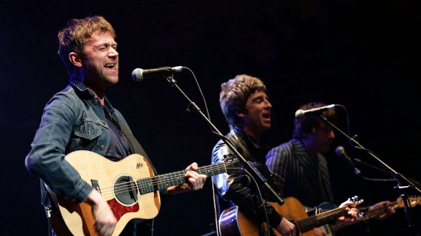 Noel Gallagher, Alex Turner, Elton John y Damon Albarn se unen en campaña para adoptar niños huérfanos. Cusica Plus.