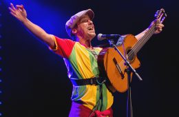 Manu Chao regala su nueva canción “Palabras de verdad”. Cusica Plus.