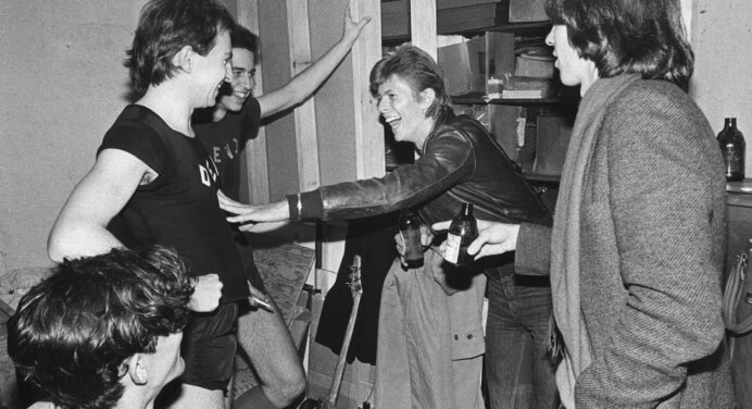 Descubren cintas de improvisación entre Brian Eno, David Bowie y Devo