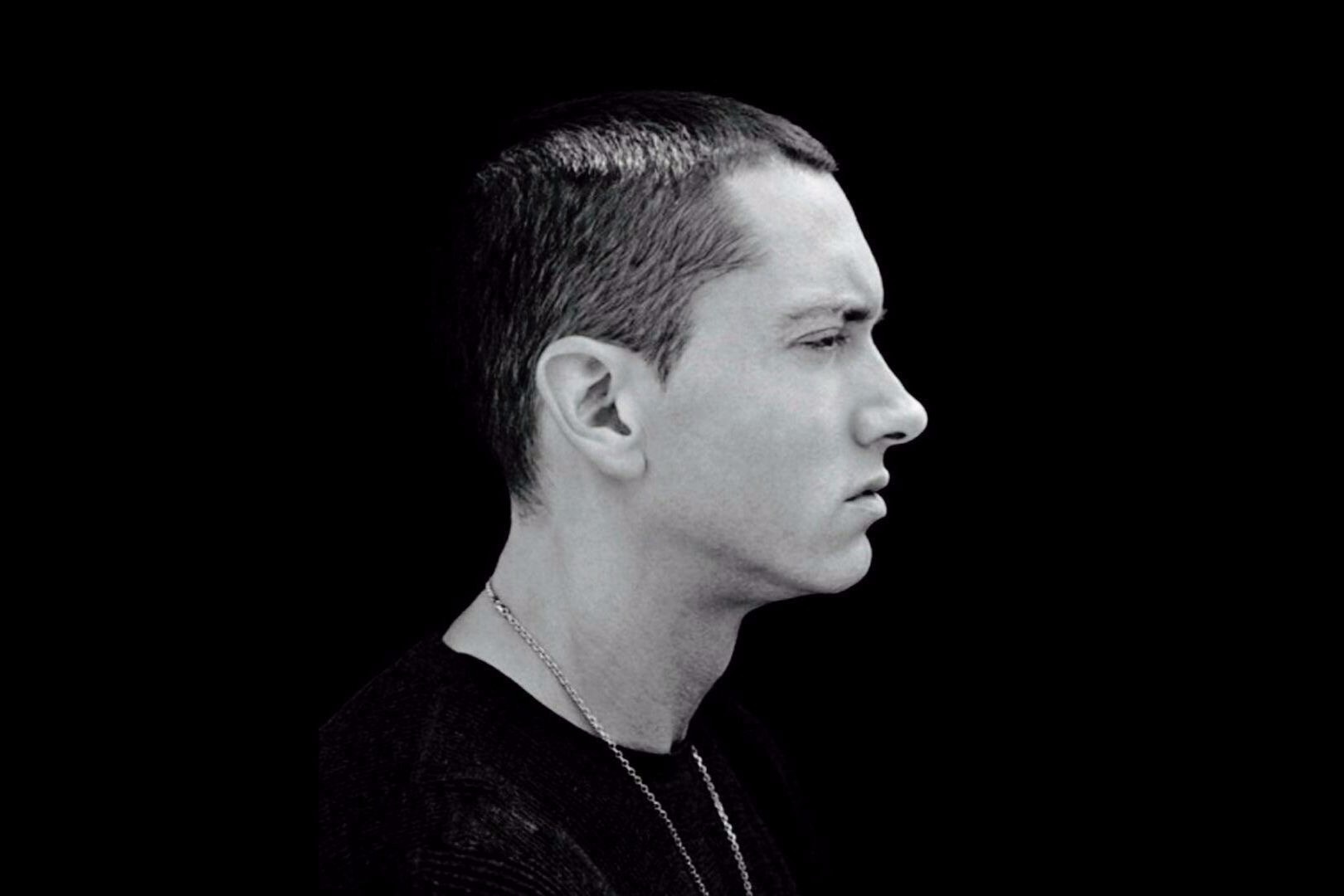 Eminem aborda la brutalidad policial y las relaciones raciones en ‘Untouchable’. Cusica Plus.
