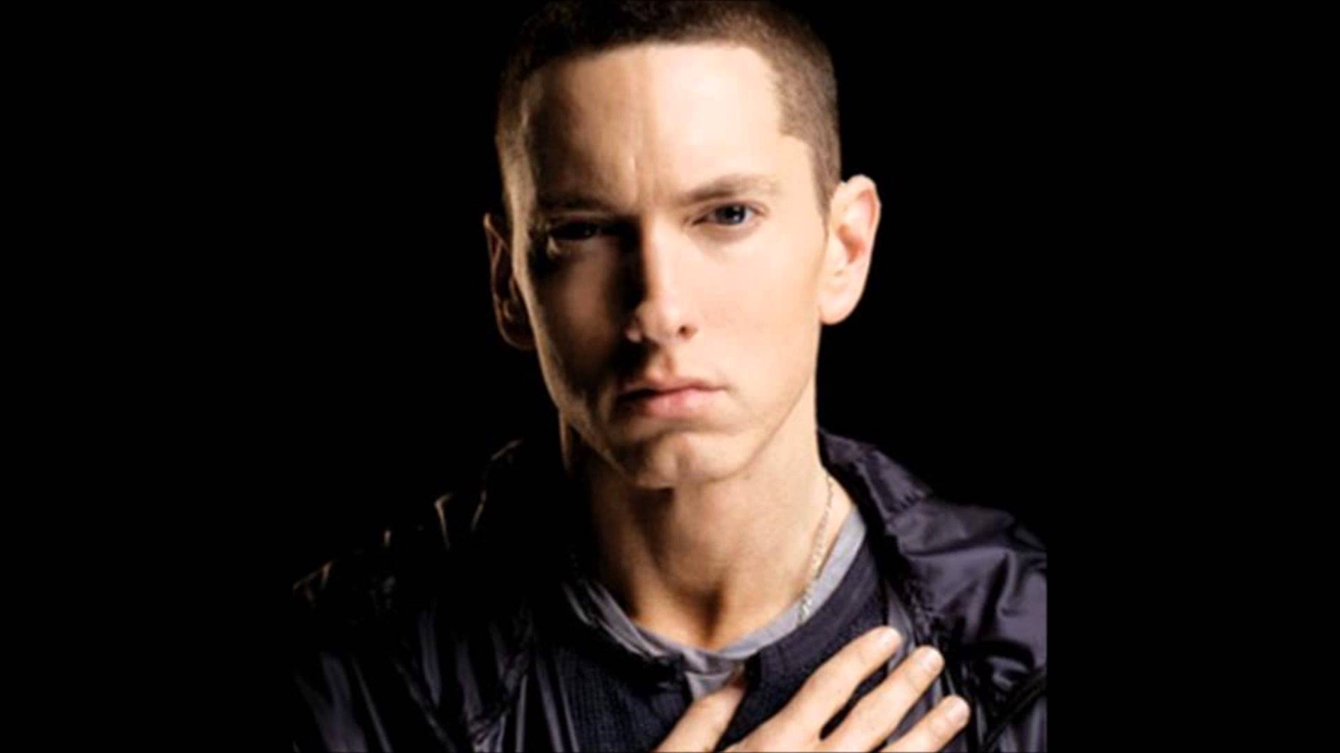 Eminem reinventa el sencillo "Chloraseptic" junto a 2 Chainz y Phresher. Cusica Plus.