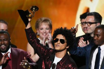 Bruno Mars dominó la ceremonia de los Grammys. Cusica Plus.