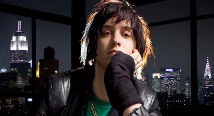 Julian Casablancas retoma el sonido de The Strokes en el nuevo sencillo de The Voidz