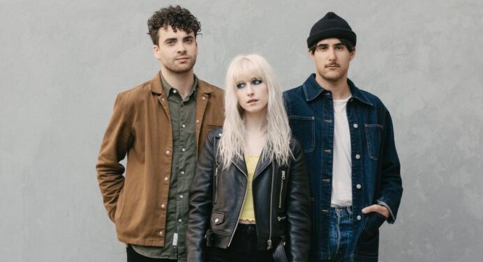 Paramore suma fragmentos de un tema de Blondie durante “Hard Times”