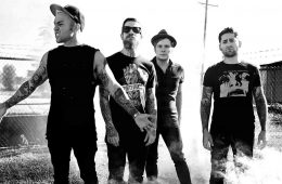 Fall Out Boy se pone a la venta en el video de “Wilson (Expensive Mistakes)”. Cusica Plus.