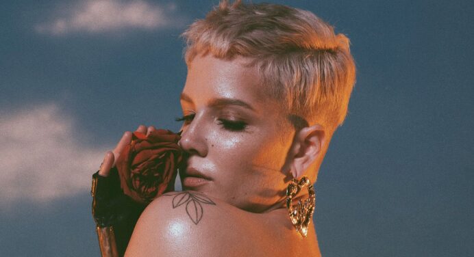 Halsey llevó “Bad At Love” y “Him & I” a ‘Saturday Night Live’