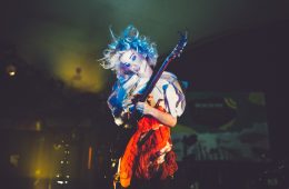 St Vincent comparte tres canciones en su Tiny Desk Concert. Cusica Plus.