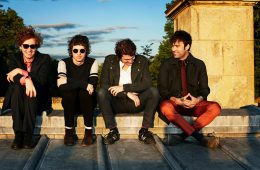 Escucha a The Kooks versionar a Portugal. The Man en acustico. Cusica Plsu.