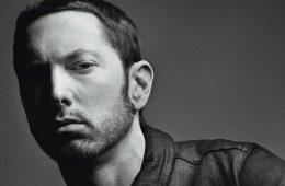 Eminem cuenta la historia de una relación destruida en el video de “River”. Cusica Plus.