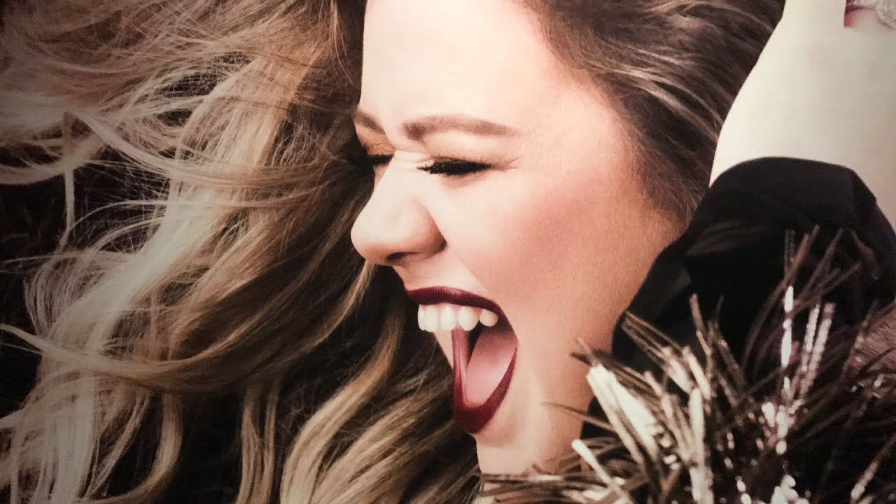 Kelly Clarkson regresa con “I Don’t About You” hablando sobre la libertad