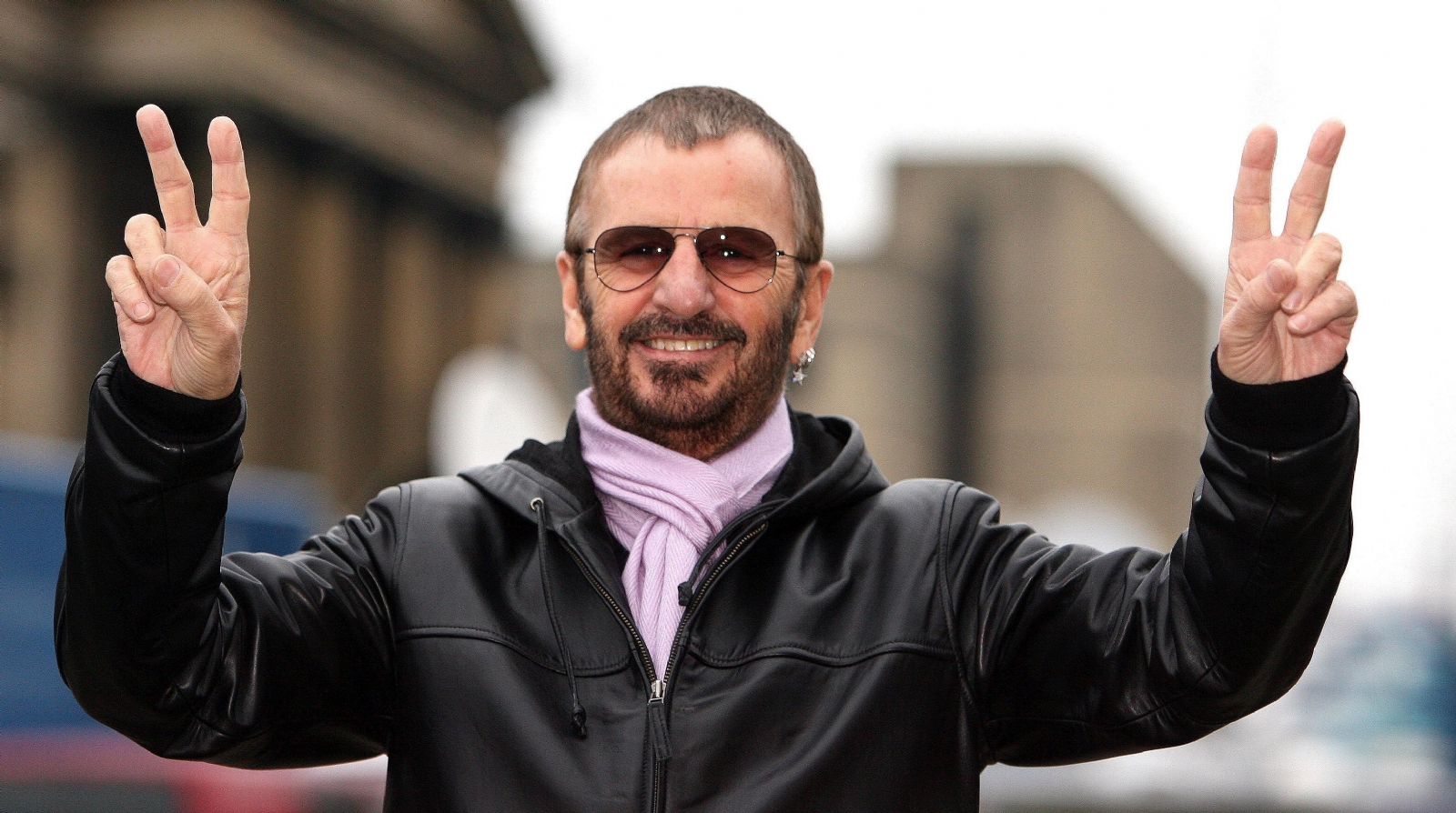 Ringo Starr se convierte en Sir, luego de ceremonia en el palacio de Buckingham