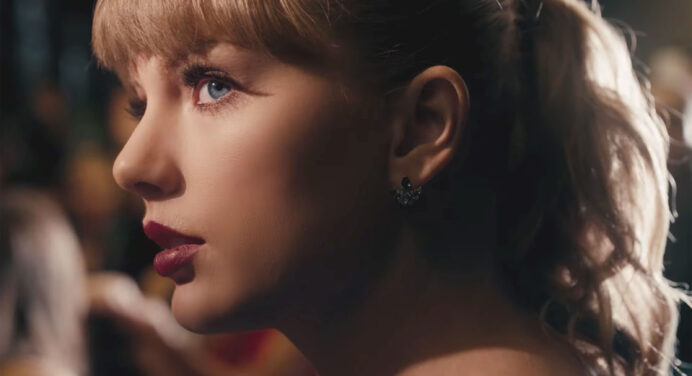 Taylor se rasga el vestido y se pone a bailar en su nuevo video