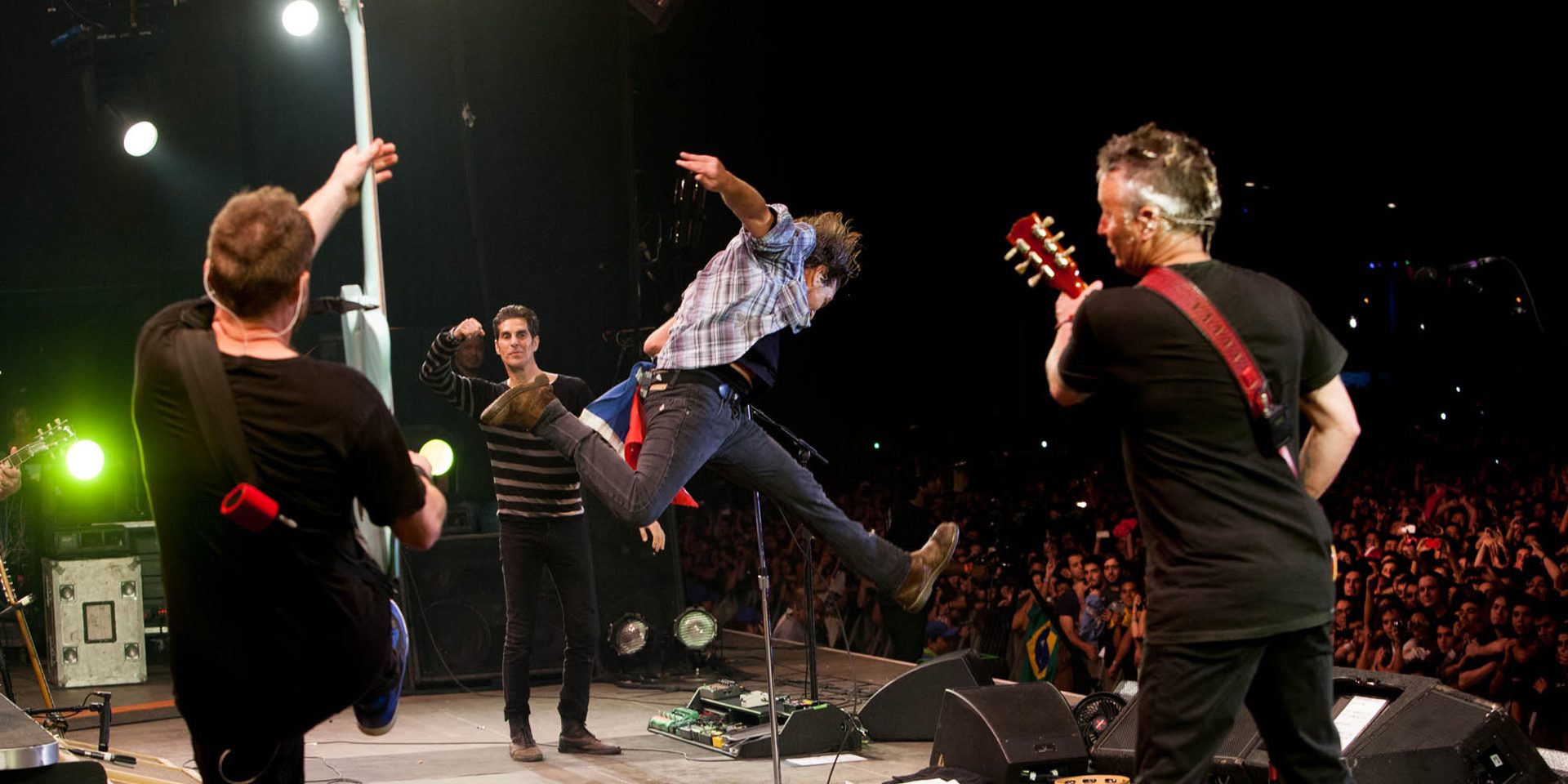 Pearl Jam interpreta “Come Back” como tributo a Chris Cornell. Cusica Plus.