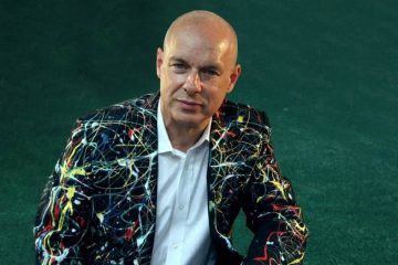 Brian Eno sigue la senda de la música ambiental con “Kazakhstan”. Cusica Plus.