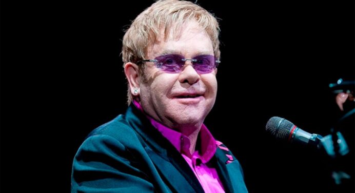 Elton John es homenajeado en múltiples álbumes