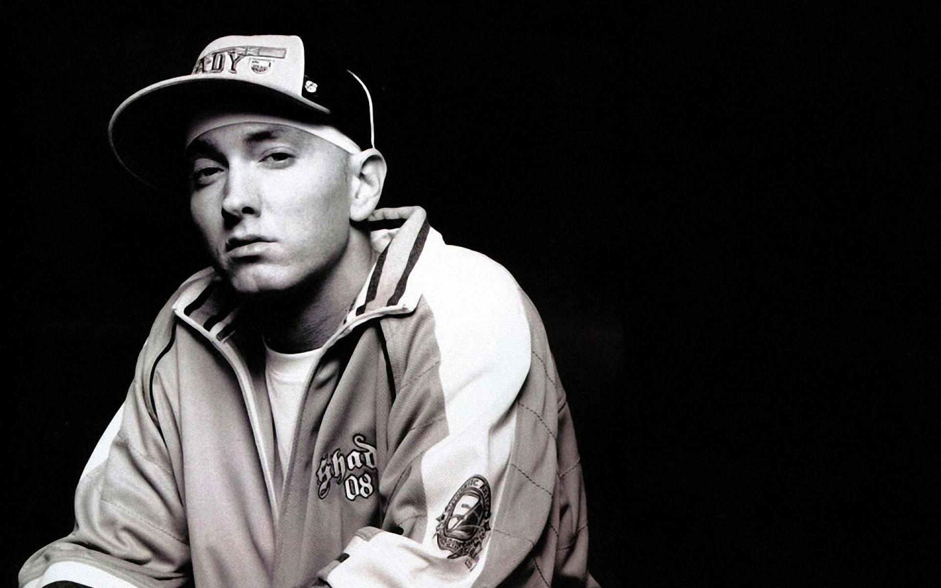 Eminem publica video un poco sangriento de «Framed»