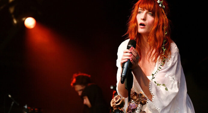 Florence and the Machine regresan con “Sky Full Of Song” luego de un año de ausencia.