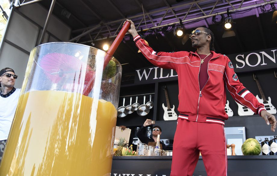 Snoop Dogg ganó el récord mundial Guinness por la ginebra más grande del mundo