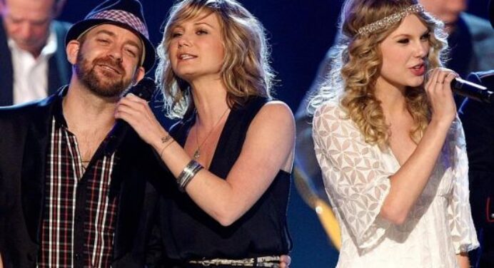 Taylor Swift vuelve a su viejo sonido de la mano de Sugarland en “Babe”