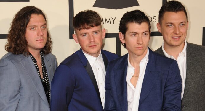 Escucha como Arctic Monkeys interpreta su nuevo disco completo en vivo