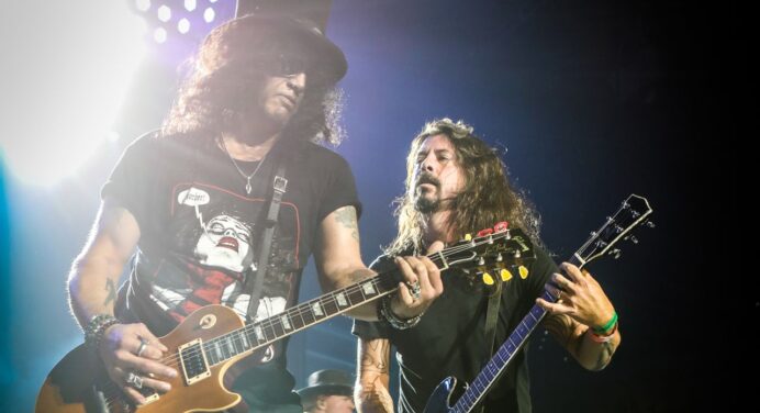 Foo Fighters y Guns N’ Roses se unieron para interpretar “It’s So Easy” en vivo