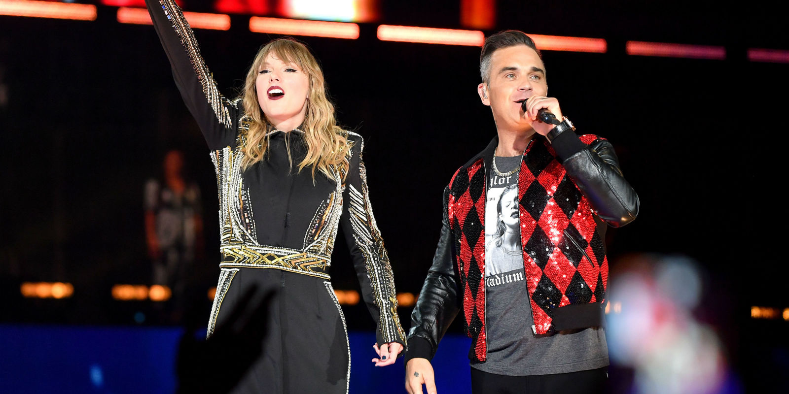 Taylor Swift y Robbie Williams cantan juntos “Angels»