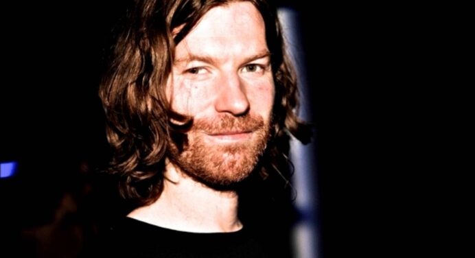 Aphex Twin da indicios de un nuevo material, con carteles misteriosos