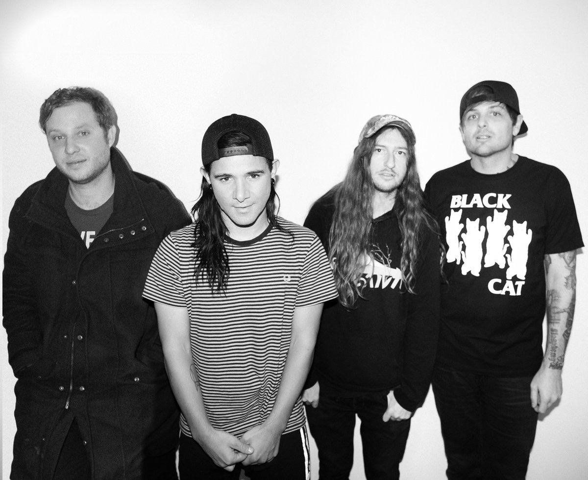 Skrillex unió a su banda de hardcore From First to Last, para publicar “Surrender”. Cusica Plus.
