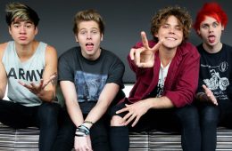 5 Seconds Of Summer muestra el videoclip de “Youngblood”. Cusica Plus.