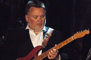 Falleció Ed King, Guitarrista líder de Lynyrd Skynyrd y co-autor de “Sweet Home Alabama”. Cusica Plus.