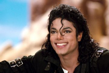 Hugo Boss venderá 100 trajes réplica de Michael Jackson para celebrar su cumpleaños. Cusica Plus.
