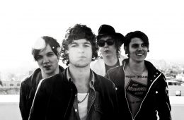 Escucha ‘Let’s Go Sunshine’ el nuevo disco de The Kooks. Cusica Plus.