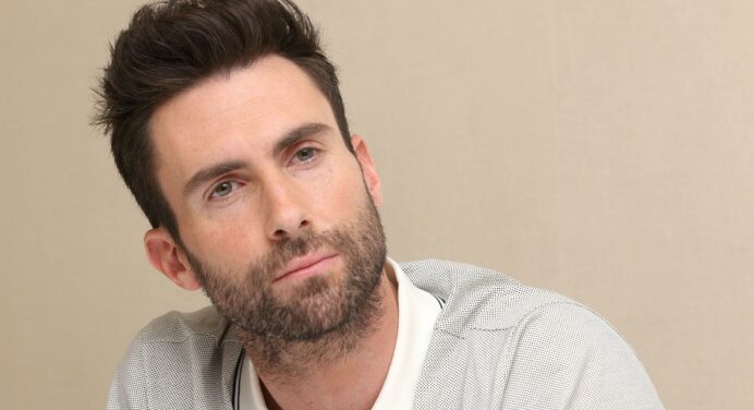 Adam Levine tendrá una serie inspirada en el video de “Sugar” de Maroon 5