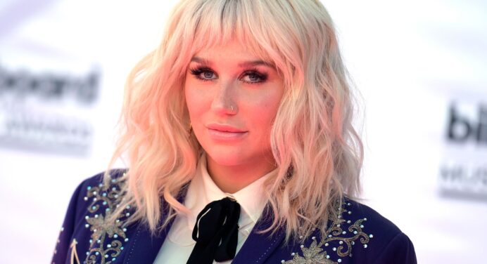 Kesha comparte el primer trailer del documental sobre ‘Rainbow’