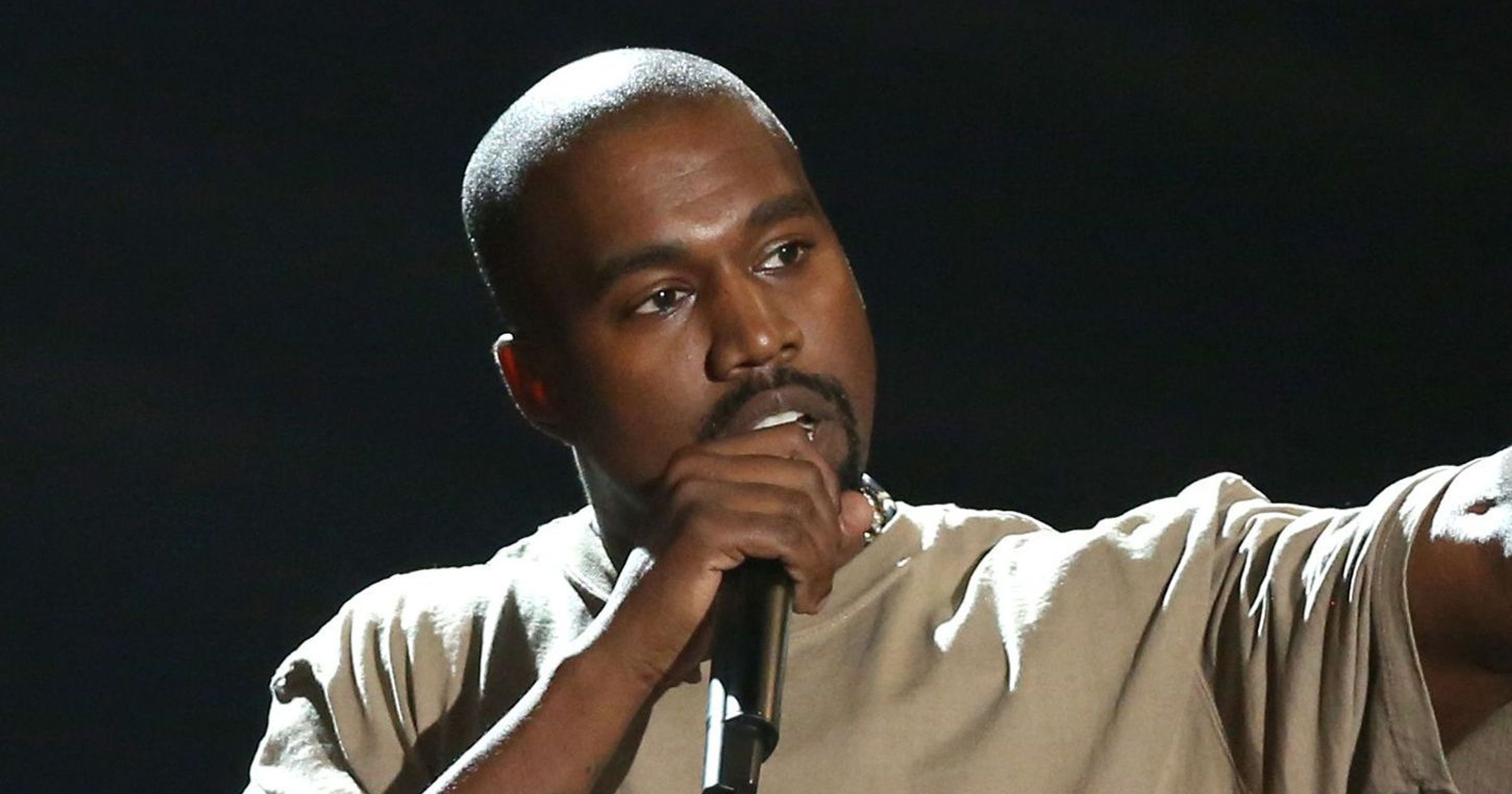 Kanye West tomará la tarima de Saturday Night Live. Cusica Plus.