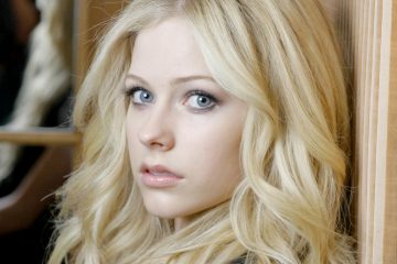 Avril Lavigne estrena videoclip de su tema “Head Above Water”. Cusica Plus.