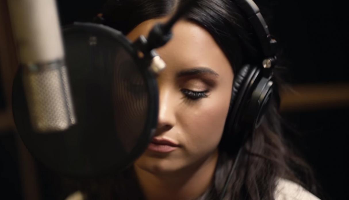 Demi Lovato dañó gran parte de su voz luego de sufrir la sobredosis de drogas. Cusica Plus.