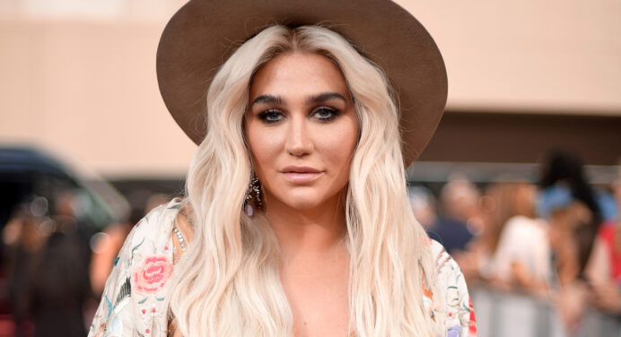 Kesha anuncia su nuevo disco ‘Here Comes The Change’ junto a su primer sencillo promocional