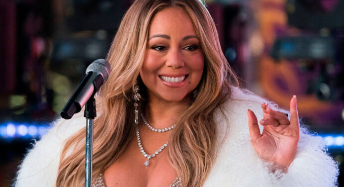 La canción navideña de Mariah Carey es número uno después de 25 años
