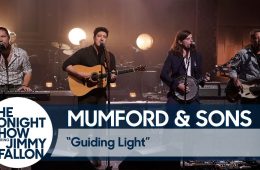 Mumford And Sons interpretaron su nuevo tema “Guiding Light” en The Tonight Show de Jimmy Fallon. Cusica Plus.