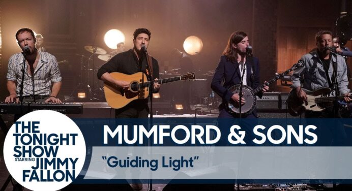 Mumford And Sons interpretaron su nuevo tema “Guiding Light” en The Tonight Show de Jimmy Fallon